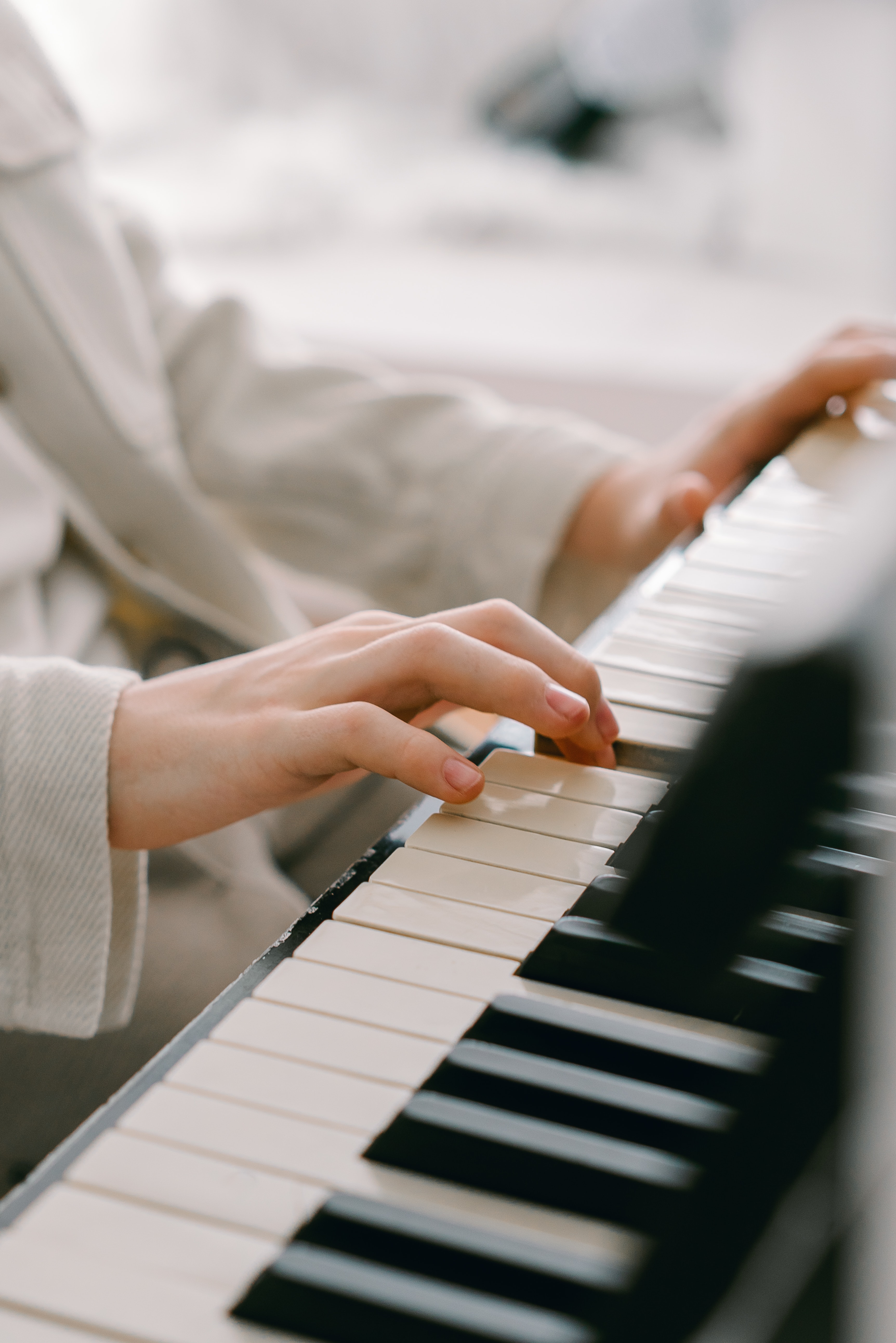 Play Piano for Hand Exercise After Stroke